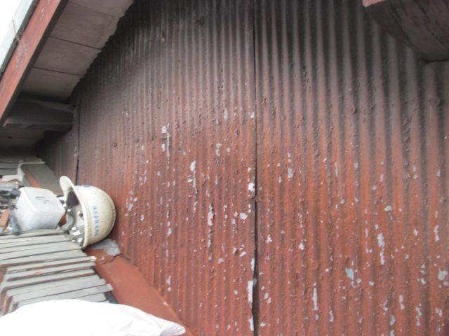 姫路市の劣化したトタン外壁